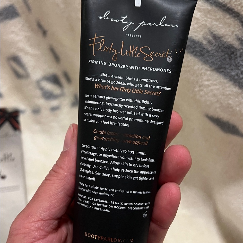 BOOTY PARLOR Flirty Little Secret Firming Bronzer - Picture 12 of 12